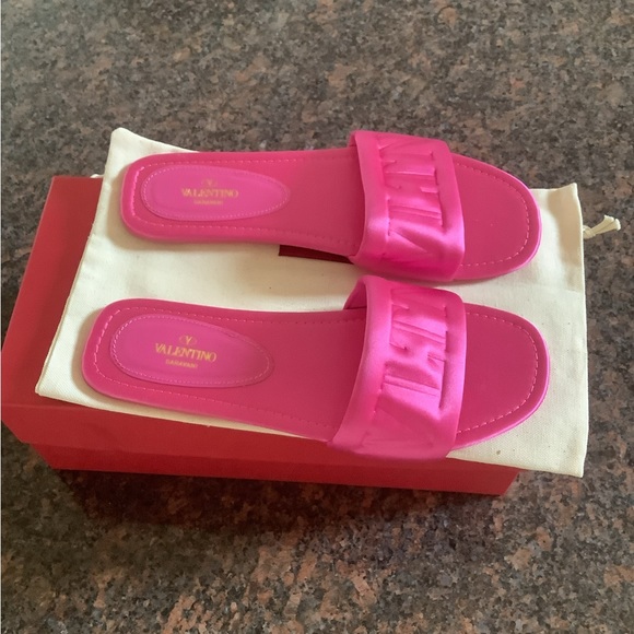 Valentino slides - Picture 3 of 6
